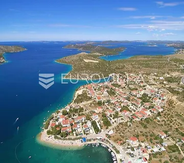 Šibenik, Grebaštica, građevinsko zemljište s pogledom na more, 2551 m²