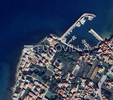 Privlaka, zemljište s pravomoćnom dozvolom, dvojna kuća 2 bazena, 140 m od mora - cover