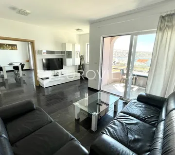 Otok Rab, Barbat, trosoban stan na 1. katu veličine 102 m² - Barbat na Rabu