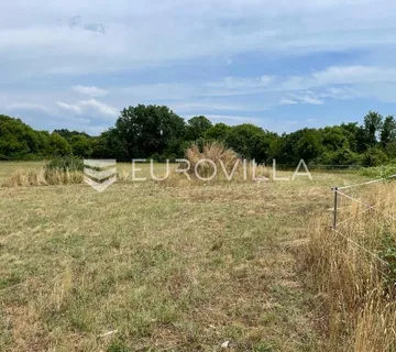 Istra, Hreljići - odlično građevinsko zemljište 1894 m2 na mirnoj lokaciji - Hreljići, Marčana