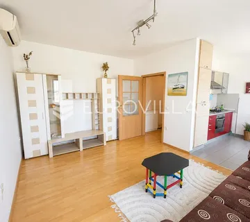 Đakovo, namješten dvosoban stan 43 m²