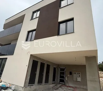 Pula, Pješčana Uvala, četverosobni stan novogradnje 1. kat, 95.50 m², 450 m od mora - Pješčana uvala, Medulin