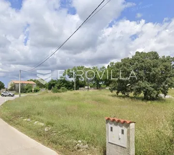 Svetvinčenat, Juršići - građevinsko zemljište s prijavljenom gradnjom i projektom, 828 m2