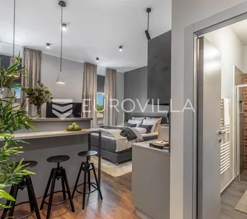 Rijeka, Centar, novouređen luksuzan stan NKP 78 m2 s tri apartmana - cover