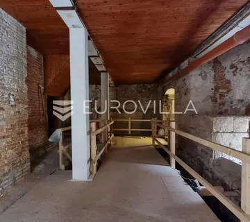 Split, Dioklecijanova palača, jedinstven poslovni prostor - cover