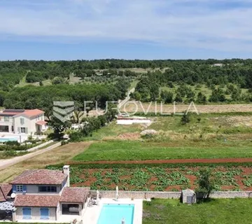 Istra, Svetvinčenat - kombinirano zemljište 1592 m2 s dozvolom - pristup s asfaltirane ceste - Smoljanci