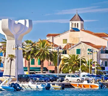 Vodice, NOVOGRADNJA, luksuzna kuća 213 m² u nizu s bazenom
