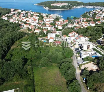 Pula, Pješčana Uvala, lijepa građevinska parcela 757 m² okružena zelenilom, 350 m od mora - Pješčana uvala, Medulin