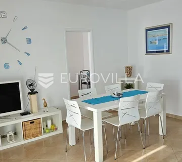 Istra, okolica Novigrad, simpatičan stan na 1. katu s jednom spavaćom sobom 51,20 m² - Bužinija