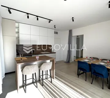 Hvar, apartmanska vila sa pet uređenih apartmana - cover