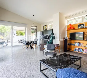 Vis, dizajnerska villa s otvorenim pogledom na more u blizini centra