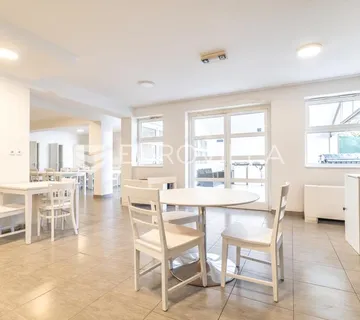 Zagreb, Trešnjevka, Kastavska ulica dvije stambene zgrade sa 6 stambenih cijelina ukupno 460 m²