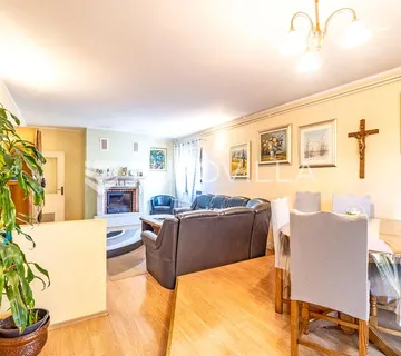 Zagreb, BLATO, dvije kuće na parceli od 3.300 m², velika okućnica, gospodarska namjena