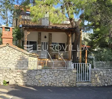 Grebaštica, lijepa kuća prvi red uz more - cover