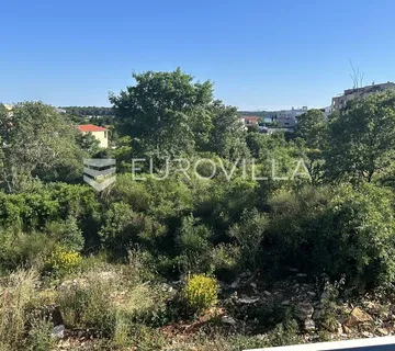 Medulin, atraktivno građevinsko zemljište 2348 m2 , udaljeno 400 m od mora