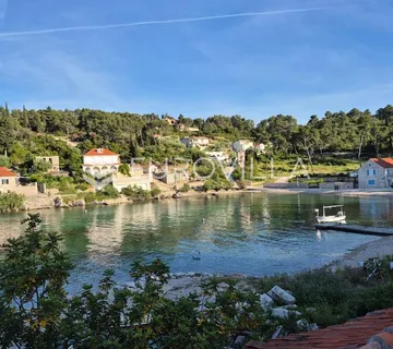 Šolta, Rogač, građevinsko zemljište površine 600 m² - Rogač, Šolta
