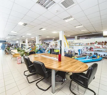 Zagreb, Borongajska cesta, prostrani prostor 1000 m² za zakup s parkingom
