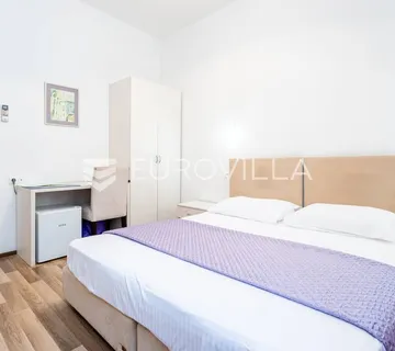 Šibenik, jedinstveni četverosobni stan u samom centru