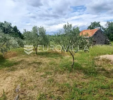 Nacionalni park Krka, građevinsko zemljište idealno za investiciju (10 000 m2) - Drniš