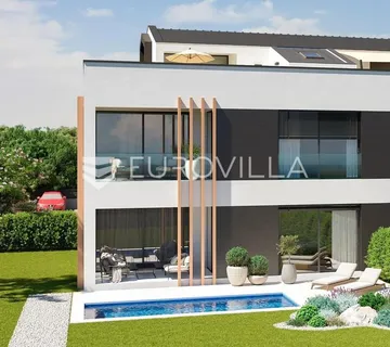 Istra, Rovinj, luksuzan stan u prizemlju s vrtom, 300 m od mora