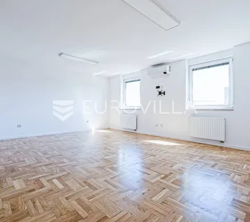 Zagreb, Trešnjevka, peterosoban stan parkirno mjesto, 118.83 m²