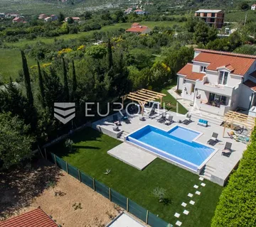 Trogir - Plano, kuća s bazenom na mirnoj lokaciji - cover
