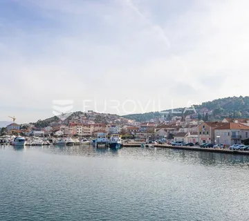 Trogir, Čiovo, građevinsko zemljište s pogledom na grad