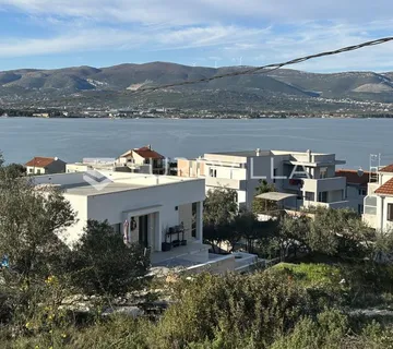 Slatine, Rovci, građevinsko zemljište udaljeno 150 m od predivnih plaža - Slatine, Split
