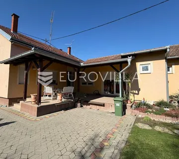 Đakovo, strogi Centar, kuća s više stambenih jedinica