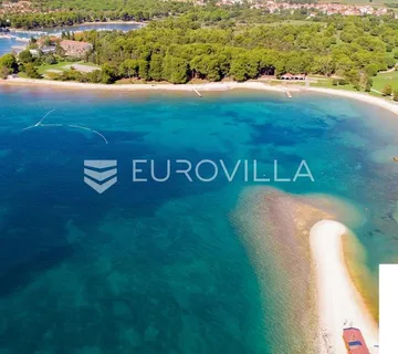 Fažana, Valbandon, građevinsko zemljište  pravilnog oblika s potpunom infrastrukturom u blizini - cover