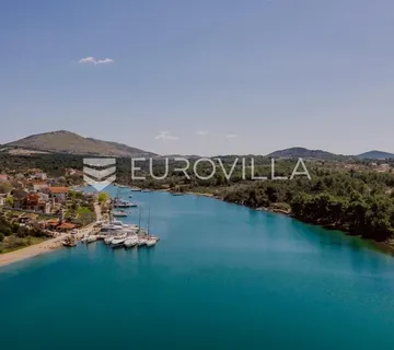 Šibenik, Bilice, veliko građevinsko zemljište, 6653 m² - Stubalj, Bilice
