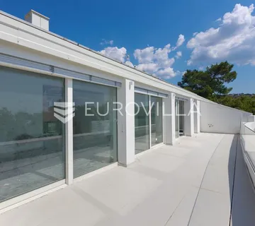Opatija Privé, ekskluzivan trosoban penthaus 84 m², bazen, teretana