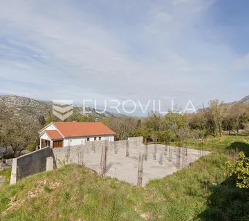 Crikvenica, Grižane, građevinsko zemljište od 574 m² za započetom gradnjom - Grižane, Vinodolska općina