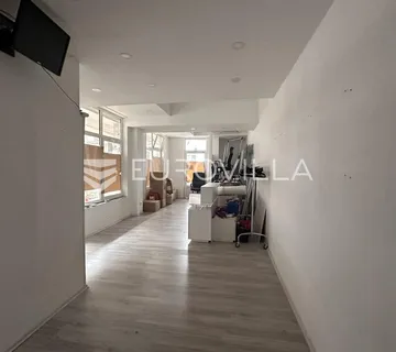 Istra, Rovinj, poslovni prostor na frekventnoj lokaciji 74,57 m² - cover