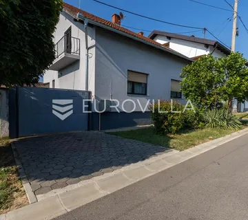 Slavonski Brod, visoka prizemnica Mali Pariz