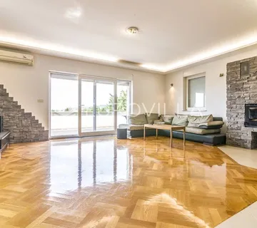 Perjavica, dvosoban penthouse 100 m2 s prekrasnim pogledom