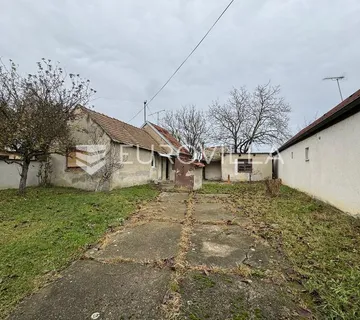 Đakovo, kuća s dodatnom parcelom, ukupno 1218 m²