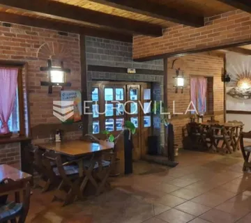 Karlovac, poslovni prostor, restoran 300 m², odlična lokacija, sav inventar - cover