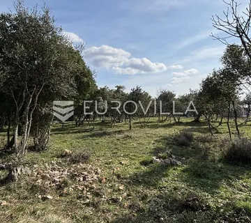 Ližnjan, Valtura, zemljište okruženo prirodom - cover