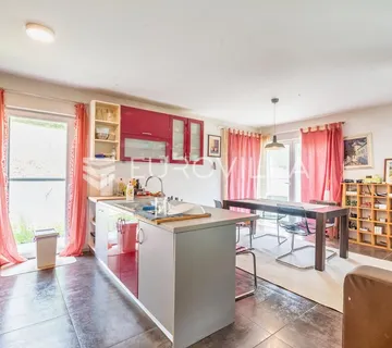 Zagreb, Markuševec, lijepi stan s vrtom i dodatnom stambenom jedinicom, 283 m2 NKP - cover