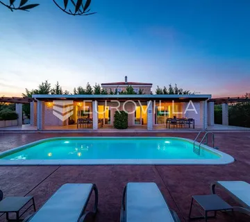 Zadar, Nin, Žerava moderna villa s bazenom neto korisne površine 163 m² - cover