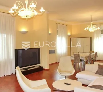 Opatija, luksuzan trosoban stan 197 m² 4 vanjska parkirna mjesta