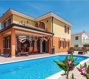 Tar, Vabriga, NOVOGRADNJA, luksuzna i moderna kamena četverosobna villa