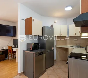 Split, Varoš, jednosoban stan 40 m² s dodatnih 11 m² prolaza - cover