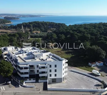 Istra, Premantura, građevinsko zemljište u T2 zoni 300m od mora, idealno za projekte - Premantura, Medulin