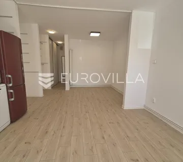 Zagreb, Mlinovi, garsonijera 34 m²