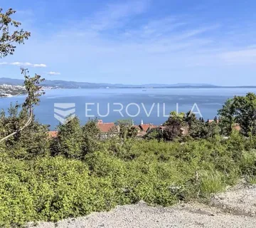 Opatija, Volosko, tri stana 139 m² s panoramskim pogledom na more i prostranim vrtom