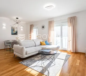 Split, Žnjan, Pazdigrad, moderan dvosoban stan s garažom