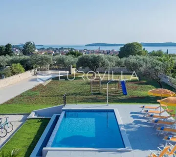 Istra, Fažana, villa sa bazenom i direktnim pogledom na Fažanu i Brijune