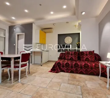 Karlovac, Centar, stan 112,6 m², novouređen, odlična lokacija - cover